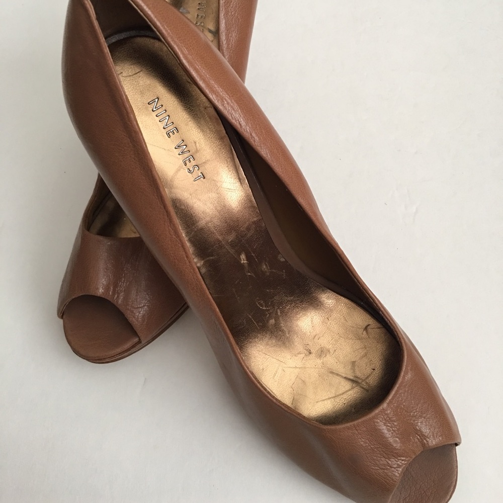 👗 Nine West Camel Color Peep Toe Heels
